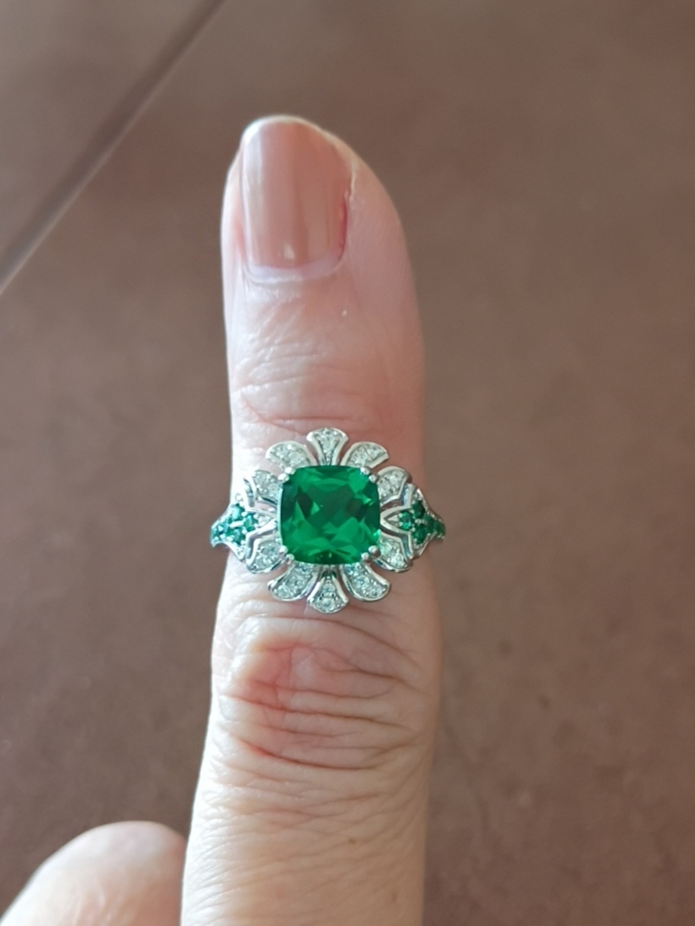 Vintage-Inspired Green Cushion-Cut Cocktail Ring